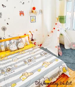 Postel nebo postele na pokoji v ubytování Dốc homestay Đà Lạt