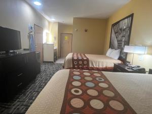 Postel nebo postele na pokoji v ubytování Super 8 by Wyndham Pasadena