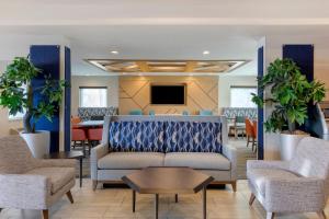Posezení v ubytování Holiday Inn Express San Bernardino Colton by IHG