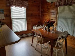 Gallery image of CAPE CODE BEAUTY IN THE APPALACHIANS in Piney Creek +33 photos