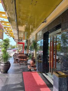 a restaurant with a red carpet in front of a building at GM Hotel in Changlun