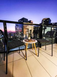 Afbeelding uit fotogalerij van Modern 2-bedrooms apartment with parking in Melbourne