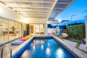 Bazén v ubytování Fira villa Huahin nebo v jeho okolí