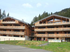 a building with a parking lot in front of it at Appartement Châtel, 2 pièces, 4 personnes - FR-1-200-372 in Châtel