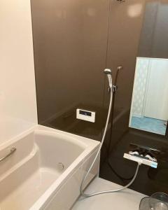 一棟貸し別荘つる的一间浴室