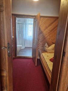 a small room with a bed and a bathroom at Pension Zur Elbe in Lutherstadt Wittenberg