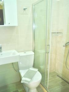 A bathroom at Beach house Yannis in Agios Gordios beach on Corfu