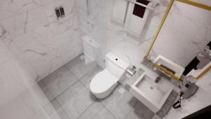 een witte badkamer met een toilet en een douche bij d'primahotel Airport Jakarta Terminal 3 Wellness Center in Tangerang