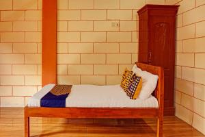 เตียงในห้องที่ SPOT ON 92568 Penginapan Joglo Syariah