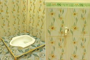 Koupelna v ubytování SPOT ON 92568 Penginapan Joglo Syariah