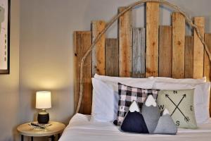 En eller flere senge i et værelse på 10 Min to Mountains Long Trail Suite