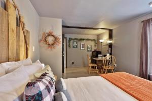 Katil atau katil-katil dalam bilik di Long Trail Suite at The Bridgewater Inn