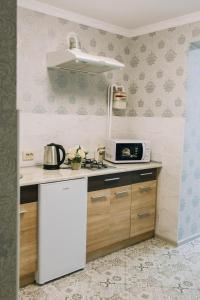 Nhà bếp/bếp nhỏ tại Однокімнатна дизайнерська квартира поруч з термальними водами