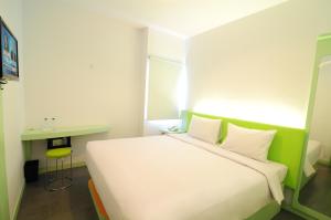 Cama ou camas em um quarto em Swift Inn Aeropolis Airport
