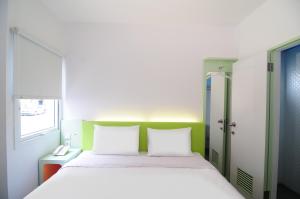 Cama ou camas em um quarto em Swift Inn Aeropolis Airport