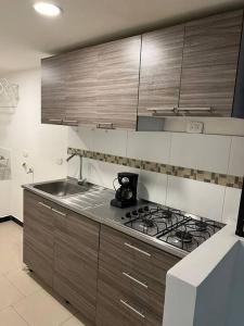 Kuchyň nebo kuchyňský kout v ubytování Encantador apartamento cerca al aeropuerto