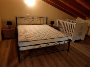 A bed or beds in a room at Silver Pearl Apartment