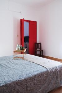 Além Tejo Guesthouse tesisinde bir odada yatak veya yataklar