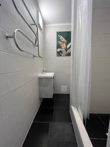 Koupelna v ubytování Apartamenti Jēkabpilī