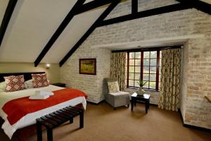 A bed or beds in a room at Dunkeld Country & Equestrian Estate