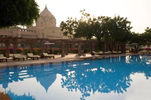 Бассейн в Umaid Bhawan Palace Jodhpur или поблизости