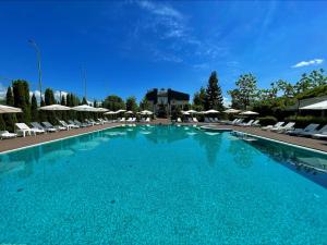 The swimming pool at or close to Platium Spa&Resort