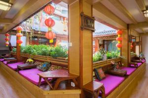 Frida's Inn 丽江梦之旅观景客栈餐厅或其他用餐的地方