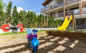 Plac zabaw dla dzieci w obiekcie 24 by AvenidA - Mountain Hotel