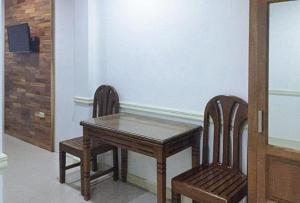 a wooden table and two chairs in a room at RedDoorz @ Almari Beach Resort Tawi-Tawi 