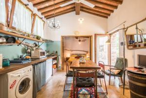 A kitchen or kitchenette at Il Botteghino Még 17 kép