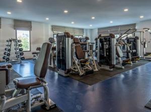 Fitness centrum a/nebo fitness zařízení v ubytování Arcadia Beach Continental 1-Bedroom Condo