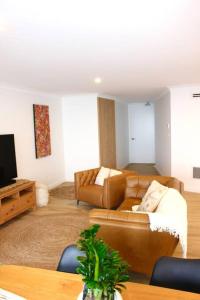 Un lugar para sentarse en Lavish 3-bedroom ocean apartment in Wollongong