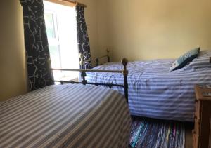 Katil atau katil-katil dalam bilik di Lavender Cottage