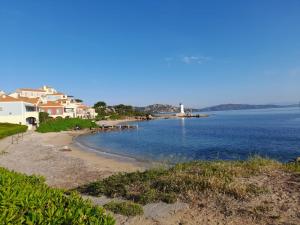 a view of a beach with houses and the ocean at Il Gioiello a Palau in Palau