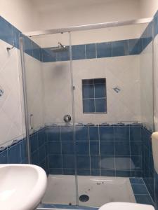 a bathroom with a shower and a toilet at Lampedusa Vi attende in Lampedusa