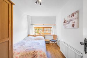 a small bedroom with a bed and a window at Ferienwohnung im Hubertushof in Feldberg