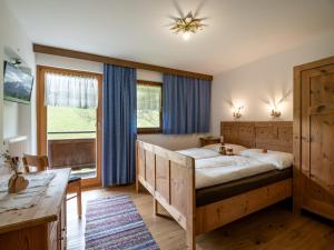 Llit o llits en una habitació de Ferienhaus & -wohnung Flatscher