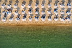 Een strand bij of vlak bij het hotel