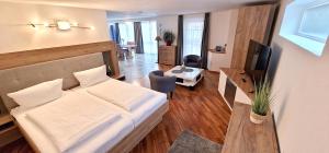 TV a/nebo společenská místnost v ubytování Hotel Anneliese