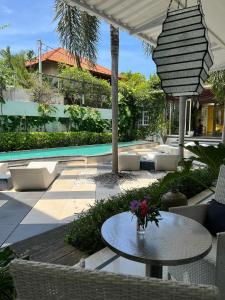 La alberca dentro o cerca de Casa Artista By Kresna Hospitality