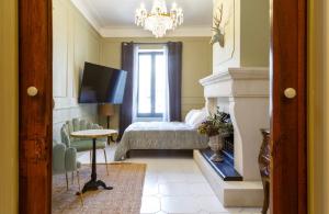 a bedroom with a bed and a chandelier at Le 215 Gambetta boutique hôtel en Provence in Cavaillon