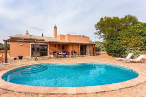 בריכת השחייה שנמצאת ב-Quinta Tannamara villa private pool & garden או באזור