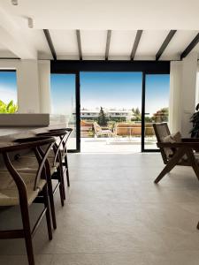 Balkón alebo terasa v ubytovaní Luxury Villa in Puerto Banus Panoramic Mountain and Sea views with private pool