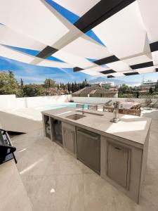 Fotografia z galérie ubytovania Luxury Villa in Puerto Banus Panoramic Mountain and Sea views with private pool v Marbelli
