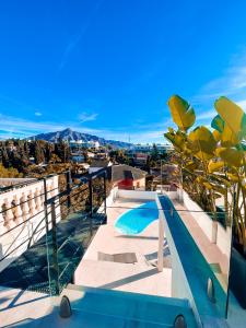 Bazén v ubytovaní Luxury Villa in Puerto Banus Panoramic Mountain and Sea views with private pool alebo v jeho blízkosti