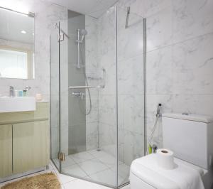 Foto dalla galleria di Elite LUX Holiday Homes - Modern 1BR Resort Amenities in Production City Dubai a Dubai