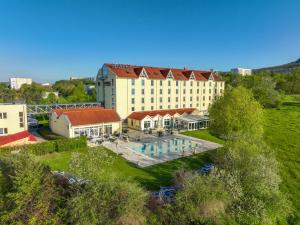 Bazén v ubytování FAIR RESORT All Inclusive Wellness & Spa Hotel Jena nebo v jeho okolí