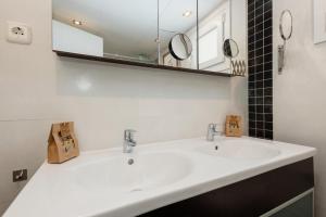 Kúpeľňa v ubytovaní In the historic center of Malaga, very close to the beach and the AVE train station, with private parking + 37 fotografií