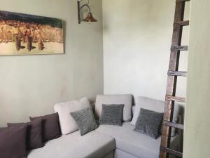 A seating area at Corte degli Angeli Agriturismo