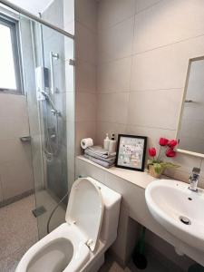 a bathroom with a toilet and a sink and a shower at Mari Mari Homestay - IMAGO THE LOFT in Kota Kinabalu